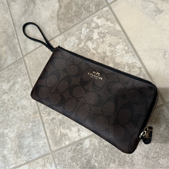 Coach wristlet - Picture 3 of 7